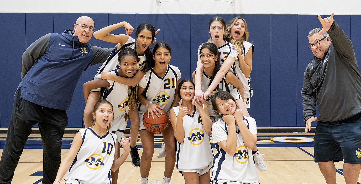 Middle School Girls VA Basketball team photo 22-23