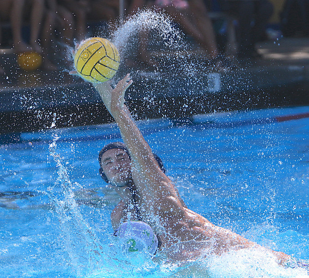 Menlo's Teddy Meeks puts up a block in the fourth quarter against Archie Williams