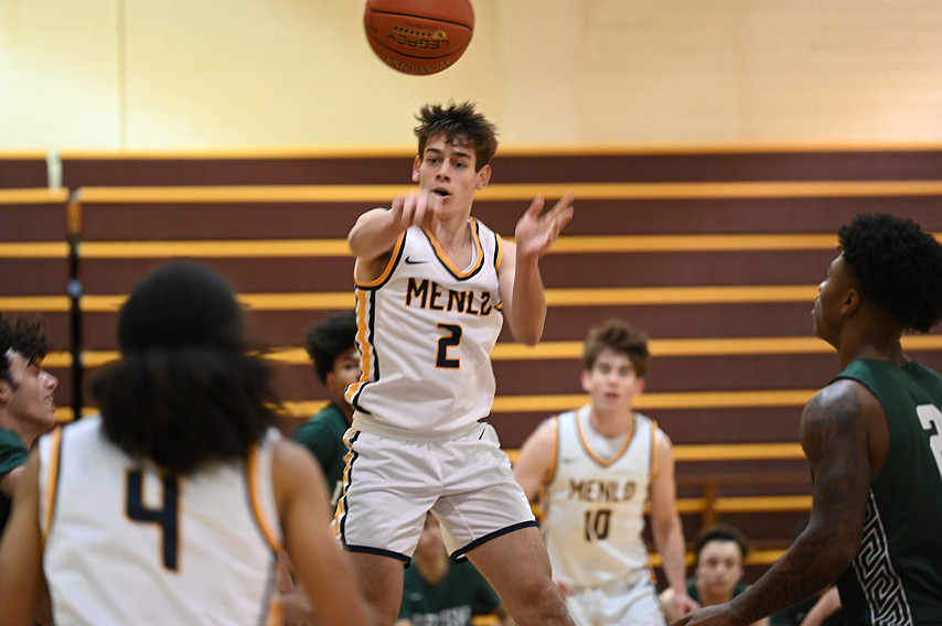 Menlo senior Brooks Mead led the Knights to a win Tuesday