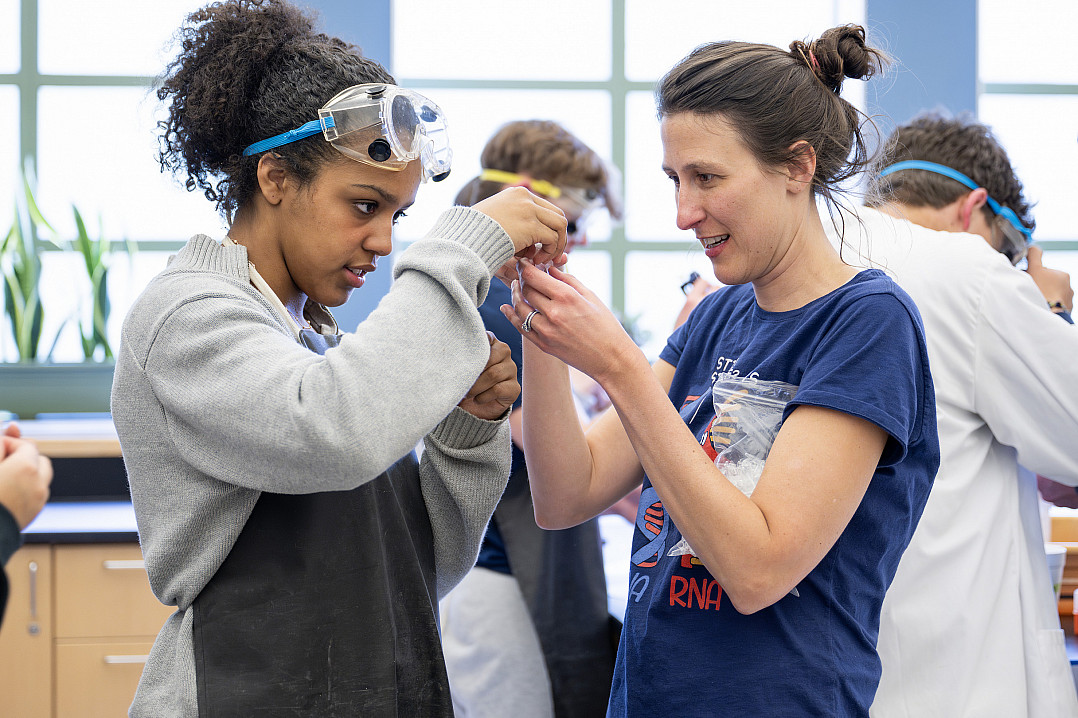 Alexis King teaches a PCR lab in biology