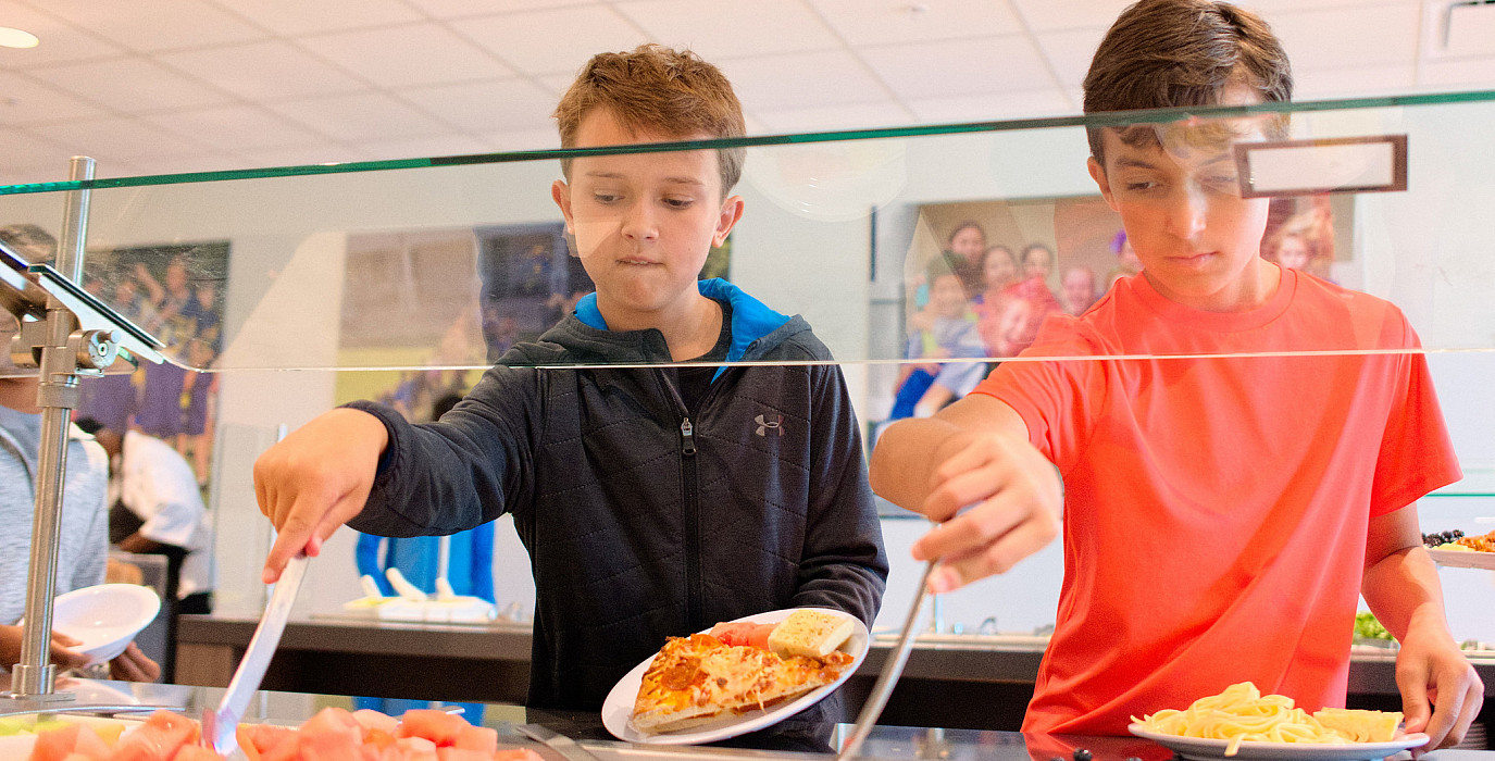 Students enjoy lunch in Menlo's Dining Commons