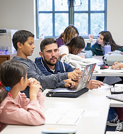MS Learning Seminar KC20231027-23 Frankie Machado teaches 6th grade learning seminar.