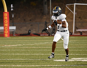 Menlo sophomore JayAr Davis hauled in a 56-yard touchodown pass from Jack Freehill