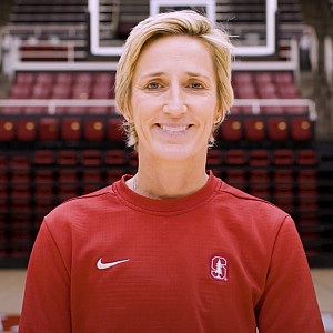 Menlo alumna Kate Paye '91 will take the reins from legendary basketball coach Tara VanDerveer at Stanford.