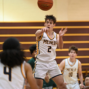 Menlo senior Brooks Mead led the Knights to a win Tuesday