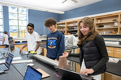 Elizabeth Young teaches a physics lab with freshmen science students.