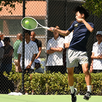 Maximus Chan drives a forehand against Harker.