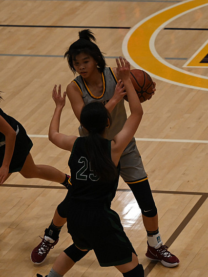 Ruiqi Liu tallied 34 points in two games for the Knights