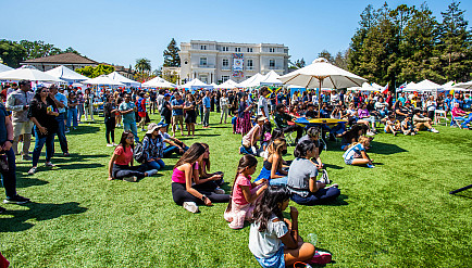 The Menlo Community Gathers on the Loop for the Global Expo.