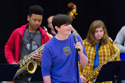 Upper School students in Menlo's Jazz Band peform.