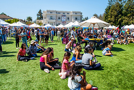 The Menlo Community Gathers on the Loop for the Global Expo.
