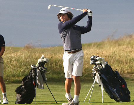 Eric Yun shot a 36 to lead Menlo past TKA