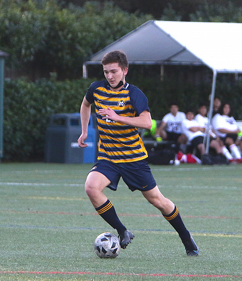 Menlo sophomore Alex Boesch scored on a header with 18 minutes left.