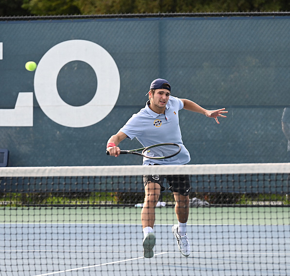 Menlo senior Tudor Braicu won 6-1-6-4 at No.1 singles against Nueva.