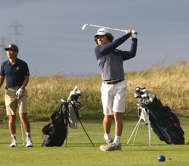 Eric Yun shot a 36 to lead Menlo past TKA