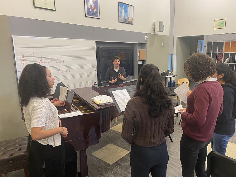 Menlo alumni return to the classroom.