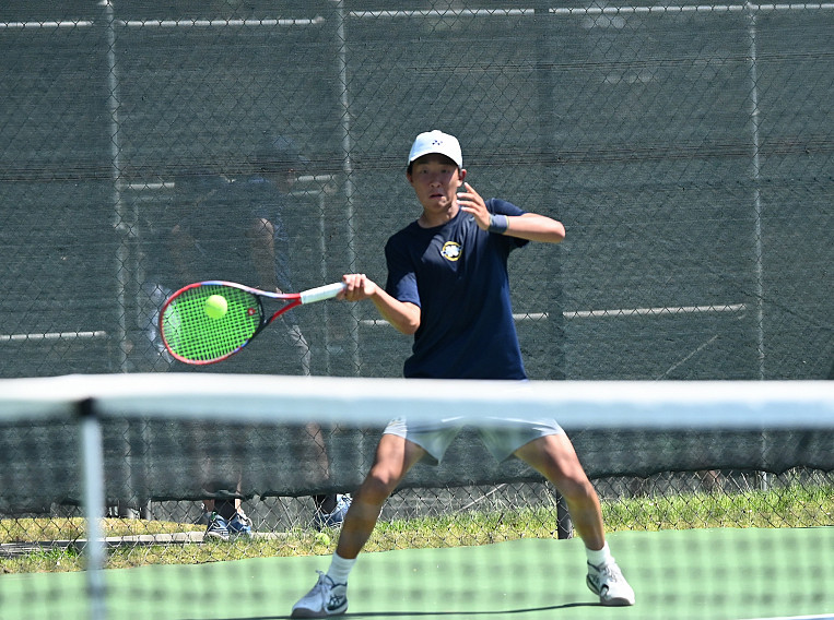 Menlo junior Yuanye Ma won at No. 2 singles