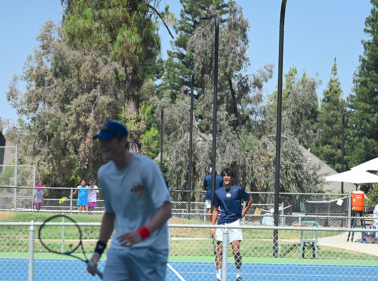 Kavan Kumar cheers on Arki Temsamani and Riley Huang