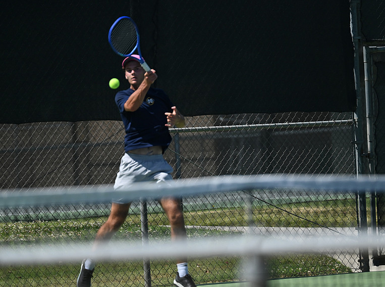 Menlo sophomore David Lipeles plays No. 3 singles