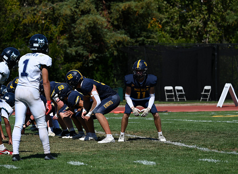 Menlo defeated Hózhó 60-0 on Saturday