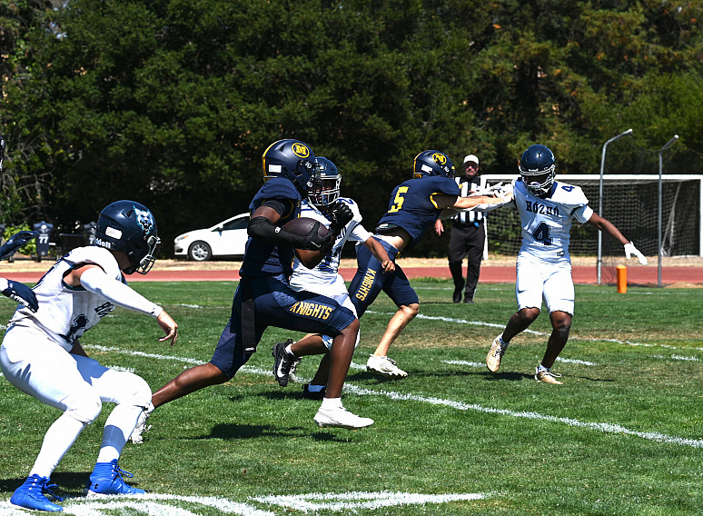 Menlo sophomore JayAr Davis makes his way well out of the back field