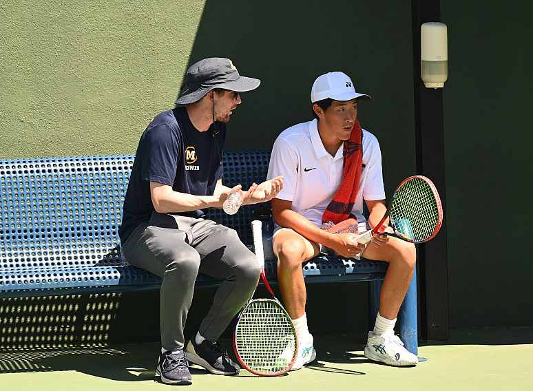 Coach Francis Sargeant talks with No. 1 Yuanye Ma during a changeover