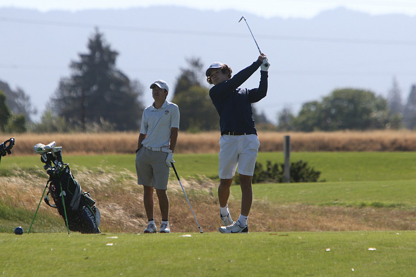 Menlo sophomore Eric Yun fired a 31 in Monday's WBAL match