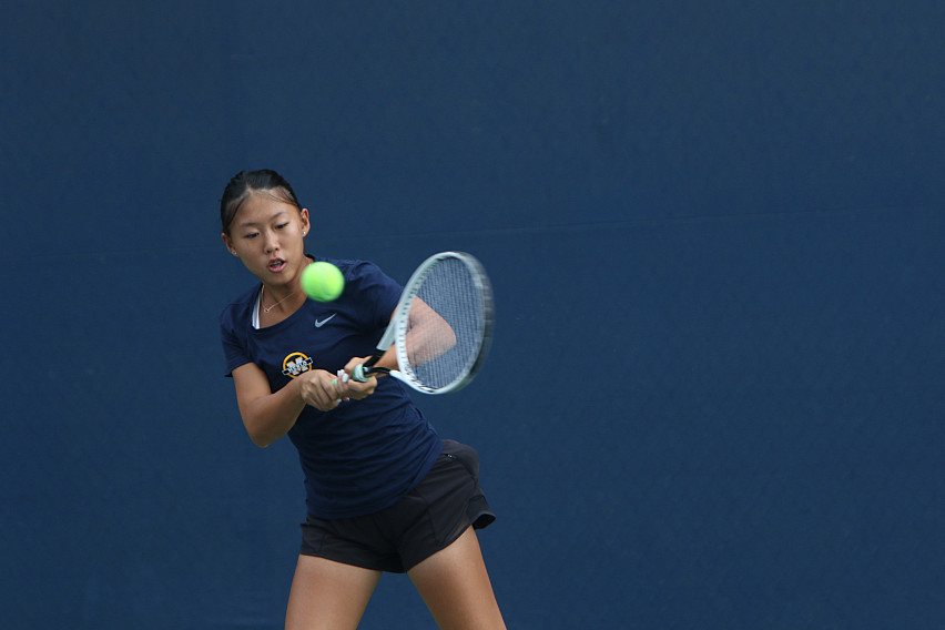 Freshman Elise Chen secured a straight-sets victory at No.2 singles.