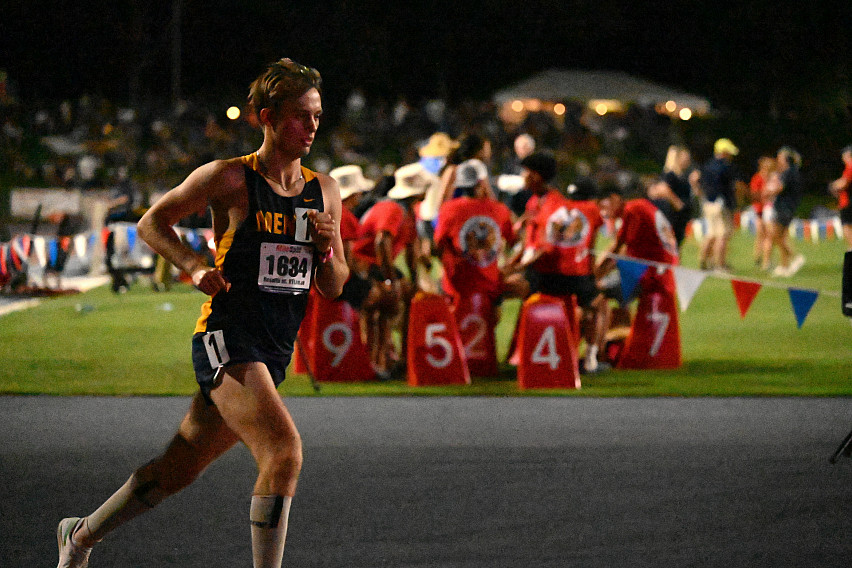 Menlo senior Landon Pretre takes a turn of the 3200 at the state meet