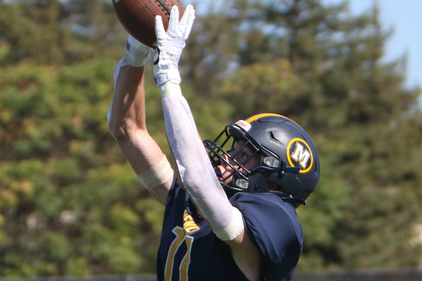 Menlo junior Robby Enright pulls in a pass from Sergio Beltran in the second half against Jefferson.