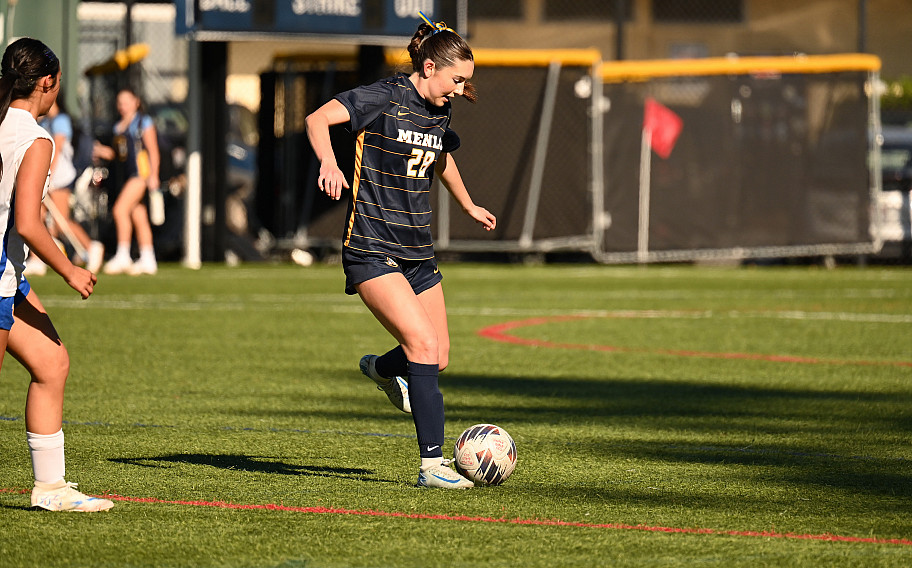 Menlo defender Katie Kossow prepares to send the ball upfield