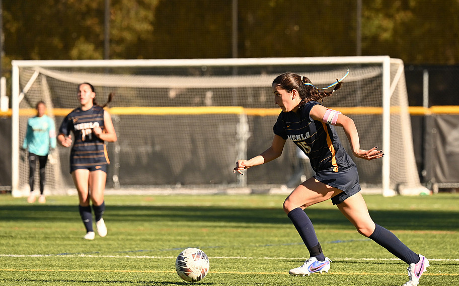 Menlo senior Krista Arreola sprints upfield against Terra Linda