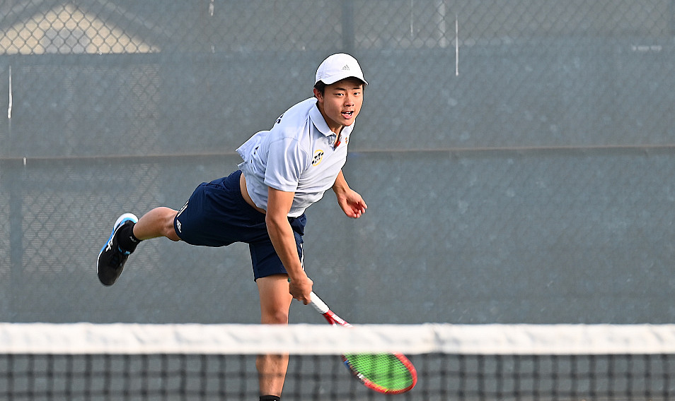 Menlo sophomore Cooper Han served a 4-0 mark in the Bay Area Classic at No. 2 doubles